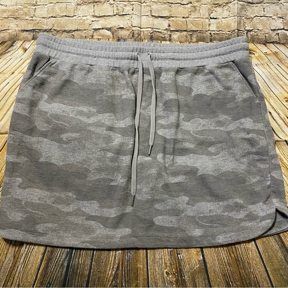 Maurices Gray Terry Cloth Pull On Stretch Waist Camo Skirt - Picture 1 of 5